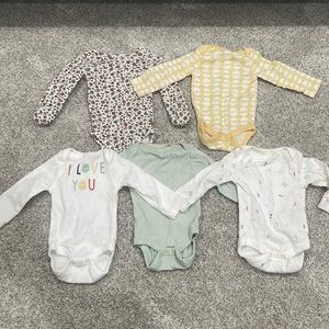 Bundle of 5 long sleeve bodysuits